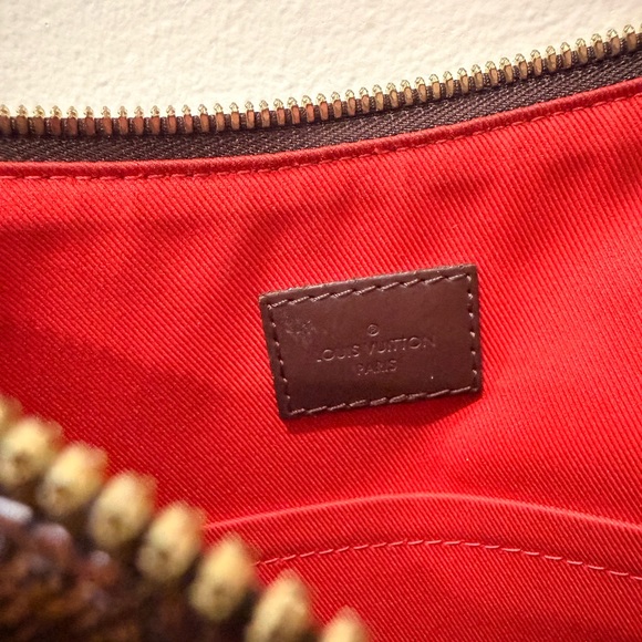 Louis Vuitton
Damier Ebene South Bank Besace Crossbody/Shoulder Bag - Picture 14 of 16